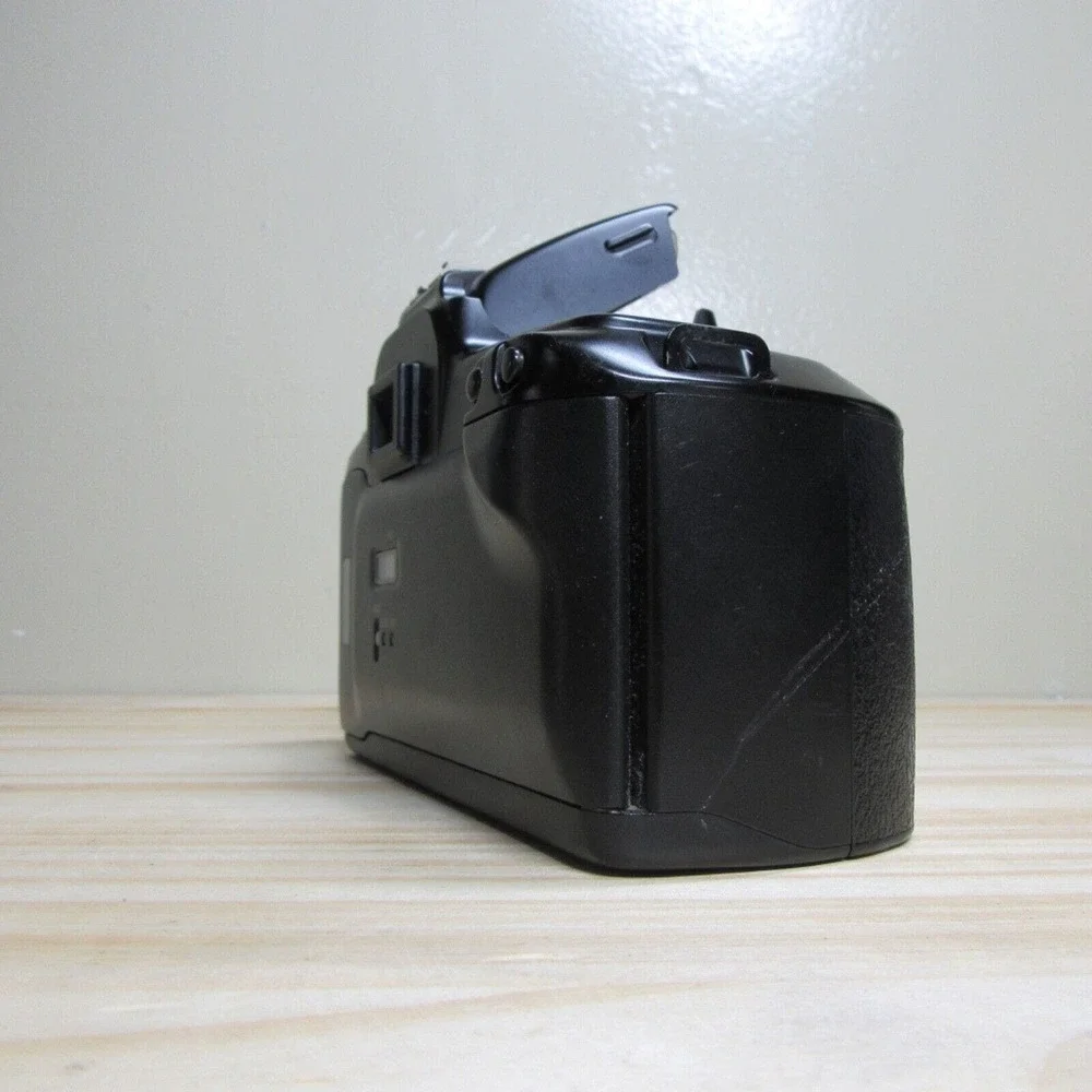 Canon EOS 1000F Quartz Date 35mm film SLR Camera‎ Untested Body is clean